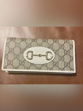 Gucci 1955 horse bit Crossbody wallet like new.